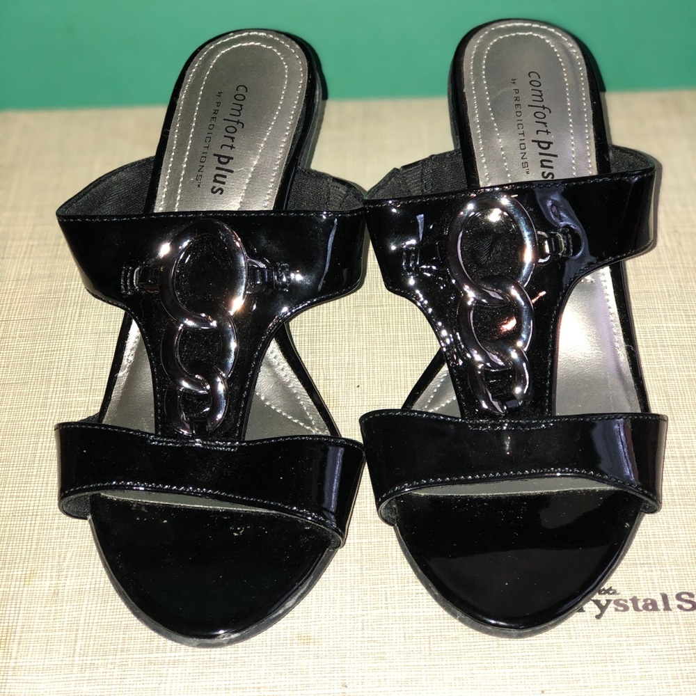 Patent leather black sandal heel w/silver buckles